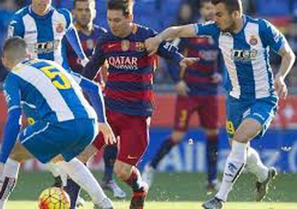 برشلونة يتفوق على اسبانيول بثلاثية