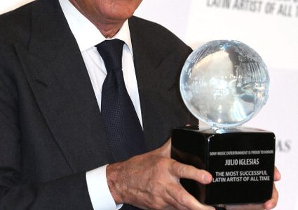 علاقة حب جمعت فنان عالمي بابنة رئيس عربي