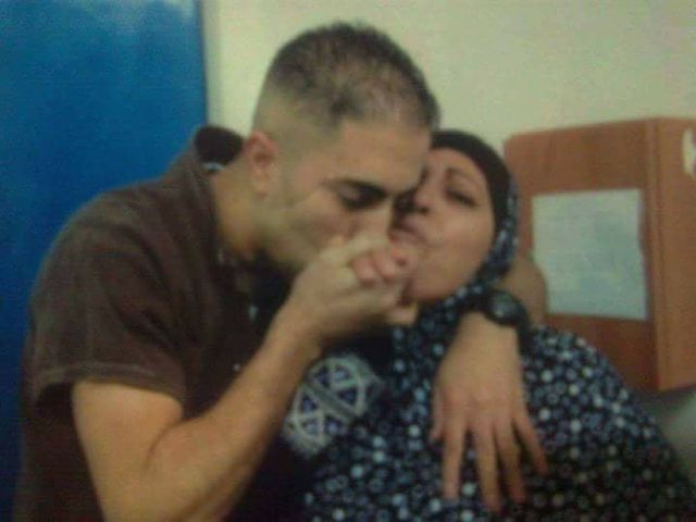 الشهيدة دلايشة.. رحلت وابنها أسير مضرب