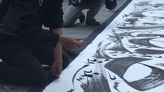 مغربي بهر الإسبان بفن الخط