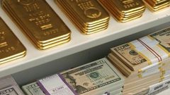 المعدن الأصفر يهبط مع ارتفاع الأسهم والدولار