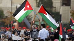 رفع علم إسرائيل في الجامعة الأردنية يثير عاصفة