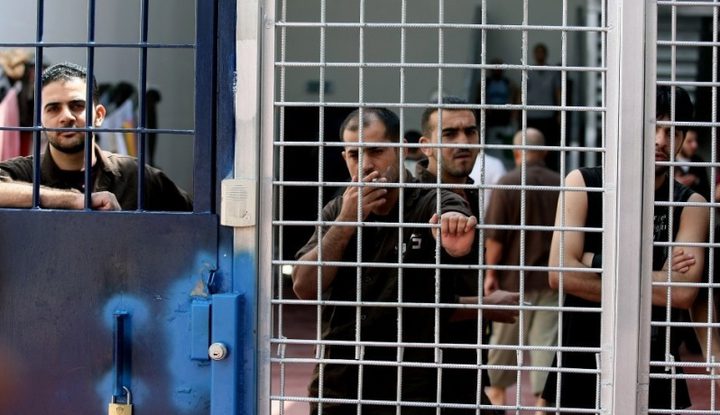 النظر في التماس زيارة الأسرى المضربين غدا