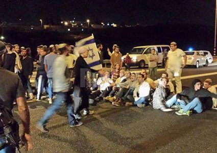 الاحتلال يغلق شارع حوارة جنوب نابلس