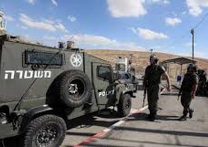 مقتل مستوطن اشتُبِه بأنه فلسطيني قرب حزما (فيديو)