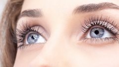 كيف تظهرين العيون الصغيرة؟