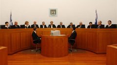 محكمة الاحتلال تسمح للمحامين بزيارة الأسرى المضربين