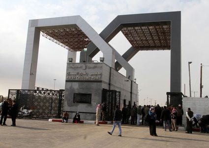 معبر رفح : "بوابة السماء" والأرض للغزيين