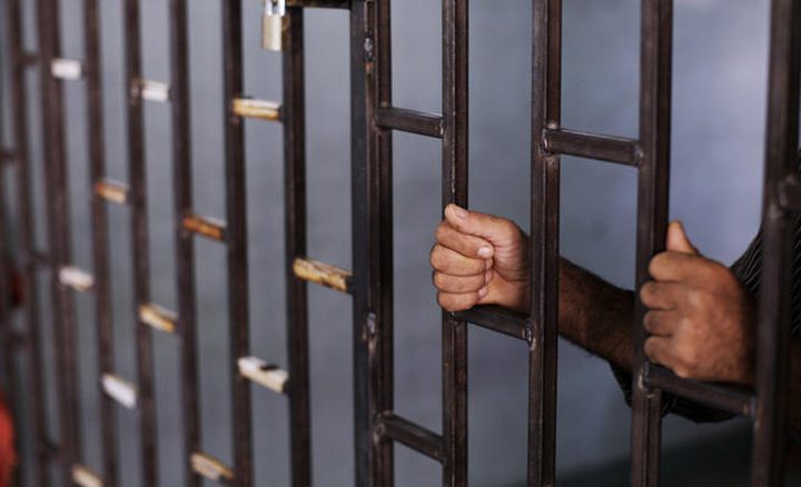 الأردن: توقيف محققين مع شاب توفي بمركز أمن