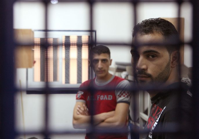 تضامن عالمي مع الأسرى وعليا الاحتلال تسمح بزيارتهم