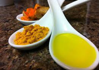 زيت الكركم وفوائد رائعة للبشرة والشعر