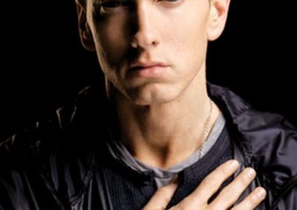 إمينيم يرفع قضية ضد حزب سياسي