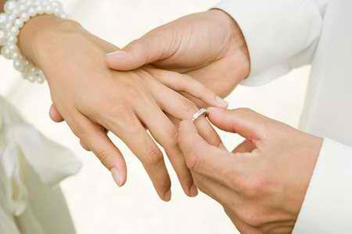 لماذا يعزف الشباب الغزي عن الزواج؟