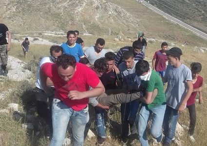 7 اصابات خلال مواجهات مع الاحتلال بقرية النبي صالح