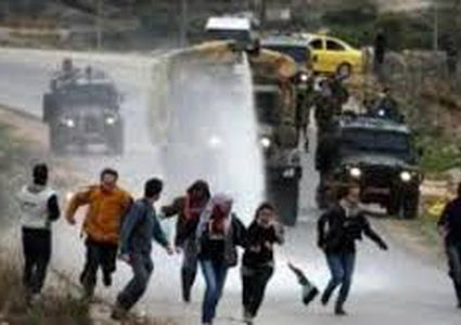 الاحتلال يعتقل ناشط سلام ويقمع مسيرة نعلين