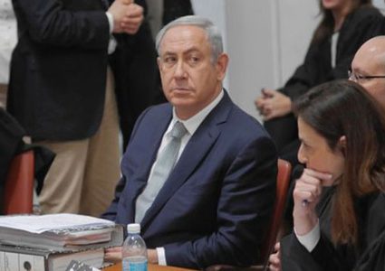 الشرطة الإسرائيلية تقرر التوصية بمحاكمة نتنياهو