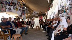 الاحتلال يستولي على محتويات خيمة تضامن ومركبة أسير