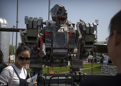 روبوت عملاق وسلاح حرب أخر الإختراعات الصينية