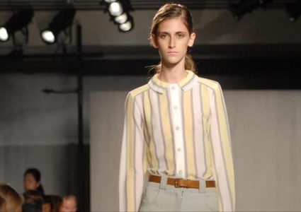 فرنسا تحظر تشغيل عارضات الأزياء شديدات النحافة