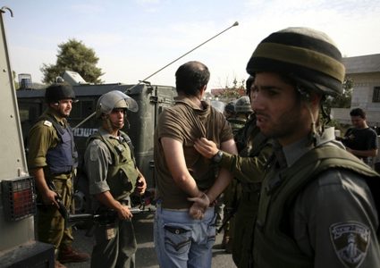 إعتقال شاب بدعوى طعن مستوطن
