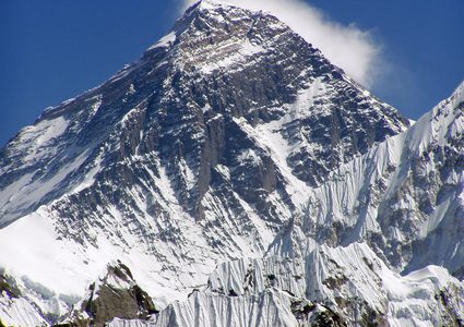 مسن يلقى مصرعه أثناء محاولته الحصول على لقب متسلق إيفرست