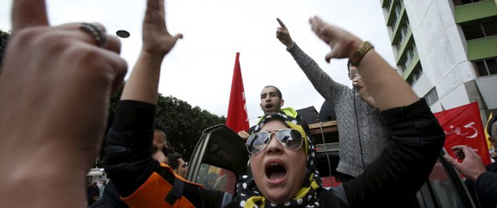 المغاربة يبتكرون طريقة غريبة للاحتجاج على الفساد