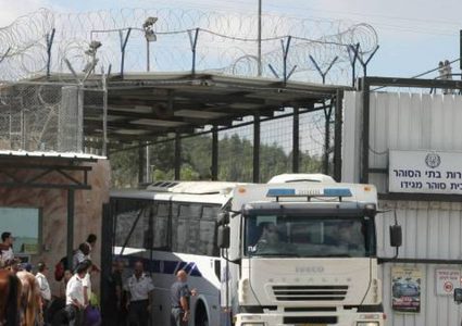 نقل 30 أسيراً مضرباً لعسقلان