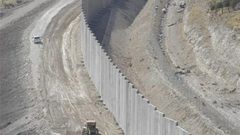 إسرائيل تنوي إقامة جدار أمني على حدود لبنان