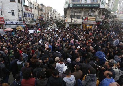 رام الله: روائيون عرب في خيمة التضامن