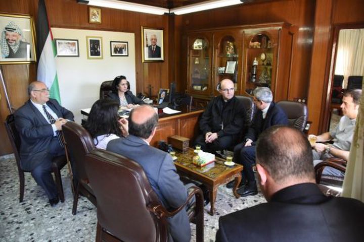 بلدية بيت لحم تتسلم محطة الباصات المركزية