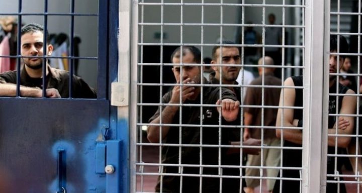 عقاب المضربين يدفع هيئة الأسرى لوقف مخصصات الكنتين