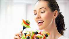 كيف تحافظين على تألق بشرتك في رمضان؟