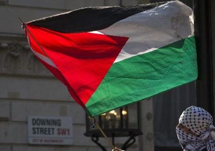 فرنسا: ناشطون يضربون عن الطعام تضامناً مع الأسرى