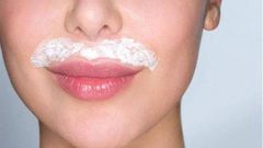 تخلصي من الشعر الزائد فوق الشفاه بهذه الخلطة