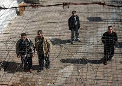 زملط: يجب إلزام إسرائيل بالقواعد الدولية بشأن الأسرى