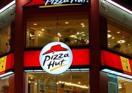 "بيتزا هت" تعتذر لفلسطين وأسراها (صور)