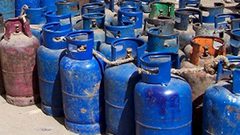 الضابطة الجمركية تضبط 130 أسطوانة غاز غير مطابقة للمواصفات