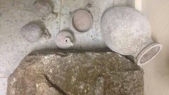 مصادرة مواد آثرية واعتقال تجار آثار