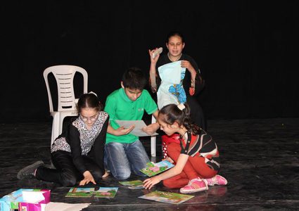 في الخليل... مكفوفون يبصرون العلم بالموسيقى