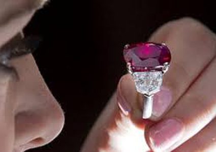 ما هو الحجر الكريم المفضل للأثرياء حول العالم؟