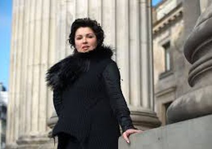 مغنية روسية تفوز بجائزة الأوبرا الدولية