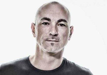 وفاة الموسيقي الإيطالي روبرت مايلز