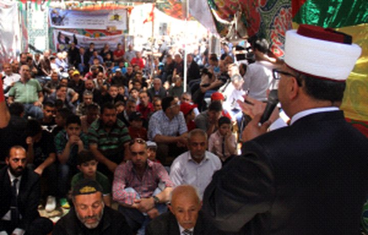 صلاة الجمعة أمام خيمة التضامن في قلقيلية