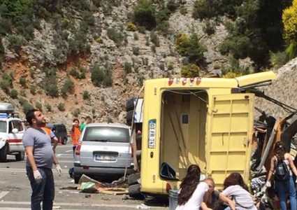تركيا: عشرون قتيل في حادث حافلة