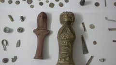 ضبط 60 قطعة أثرية وعملات معدنية قديمة بأريحا