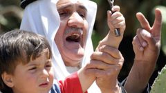 مسيرة شموع في مخيم الفارعة إحياء لذكرى النكبة