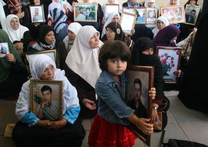 حتى النافذة التي يسترق منها ابتسامة والدته ممنوعة