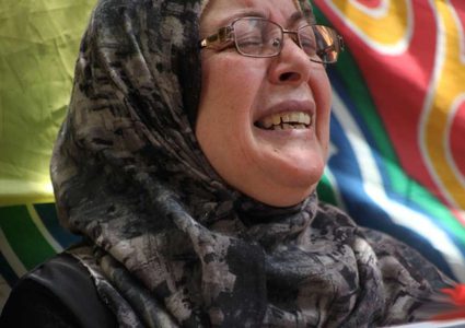 والدة أسير: يا كل الأحرار.. أريد ولدي