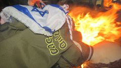 بعد حرق دمى لجنود وأعلام إسرائيلية نتنياهو يهاجم الحريديم