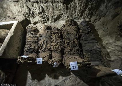 إكتشاف مقبرة ل 17 مومياء